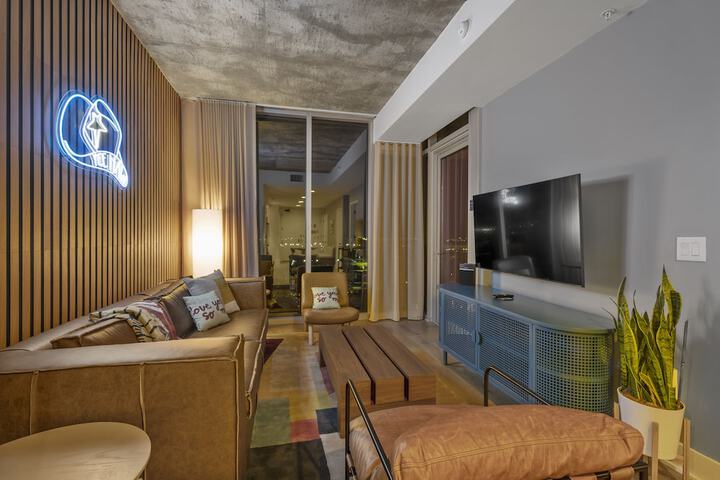 Room 422 of 860