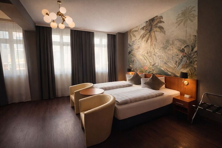 Room 13 of 25
