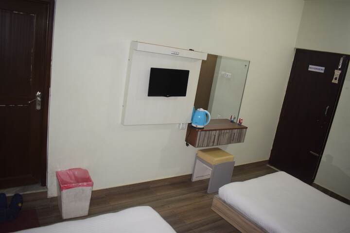 Room 9 of 33