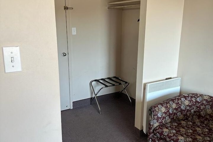 Room 6 of 34