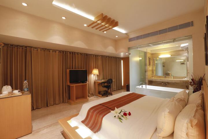 Room 15 of 28
