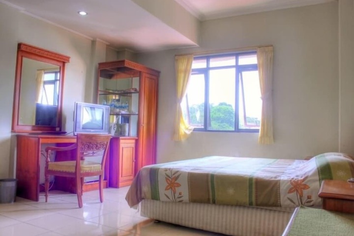Room 2 of 12