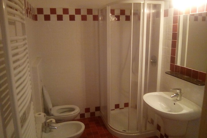 Room 10 of 37