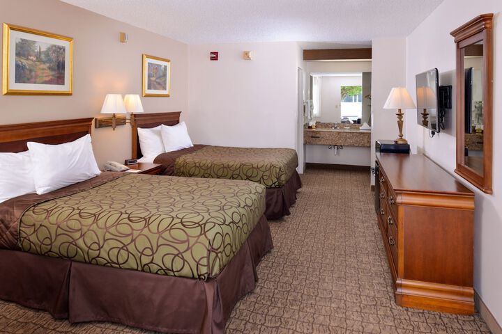 2 Double Beds (3 of 8)