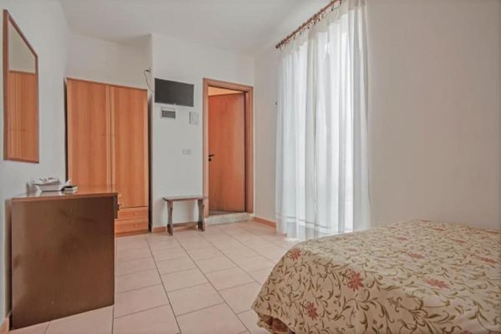 Room 13 of 61