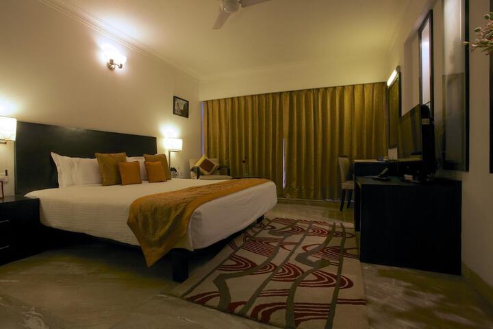 Room 12 of 43