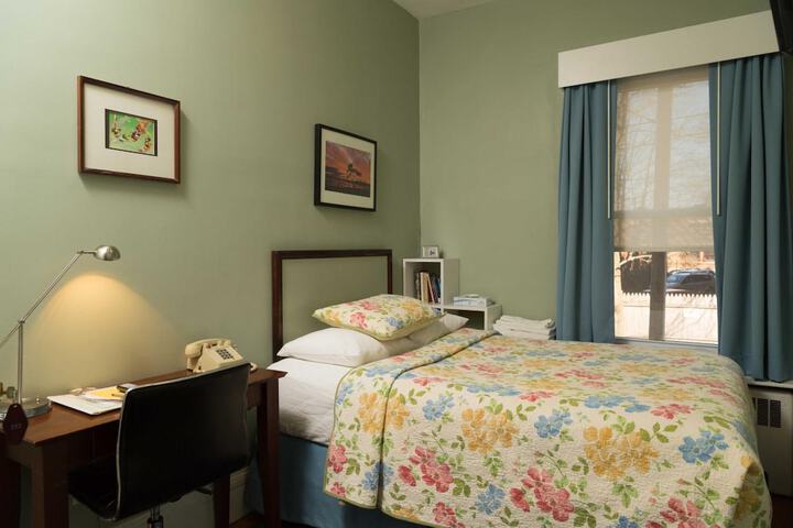 Room 17 of 38