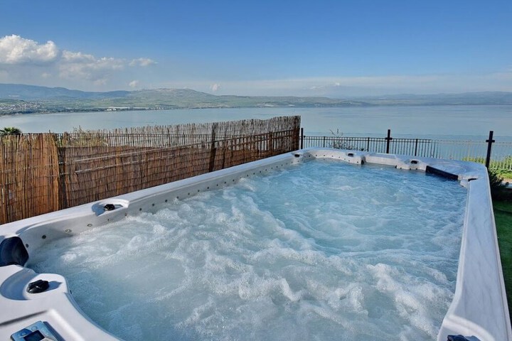Hot Tub 16 of 20