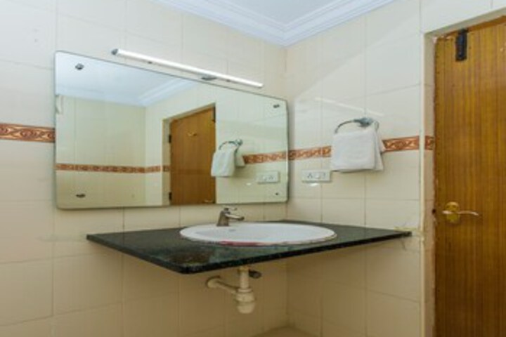 Room 4 of 32