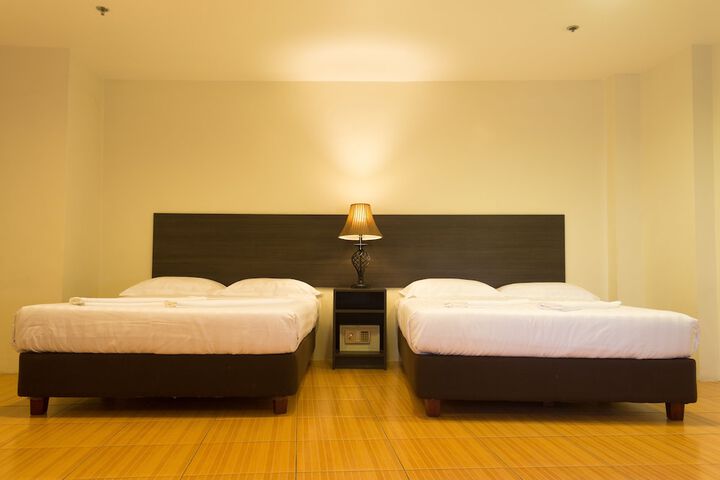 Room 12 of 48