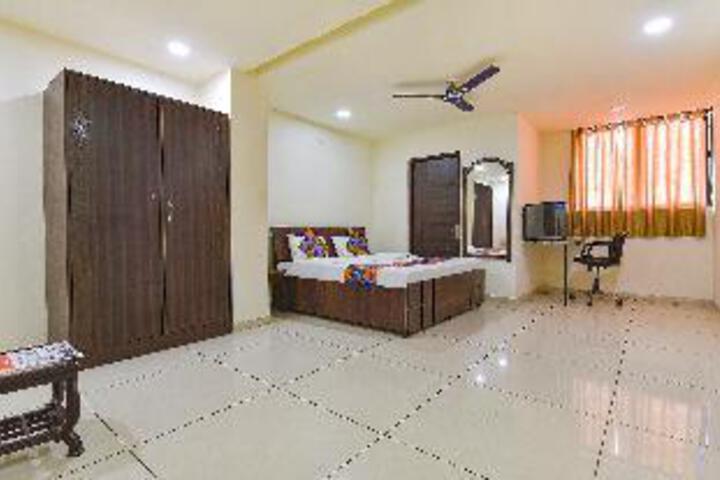 Room 12 of 27
