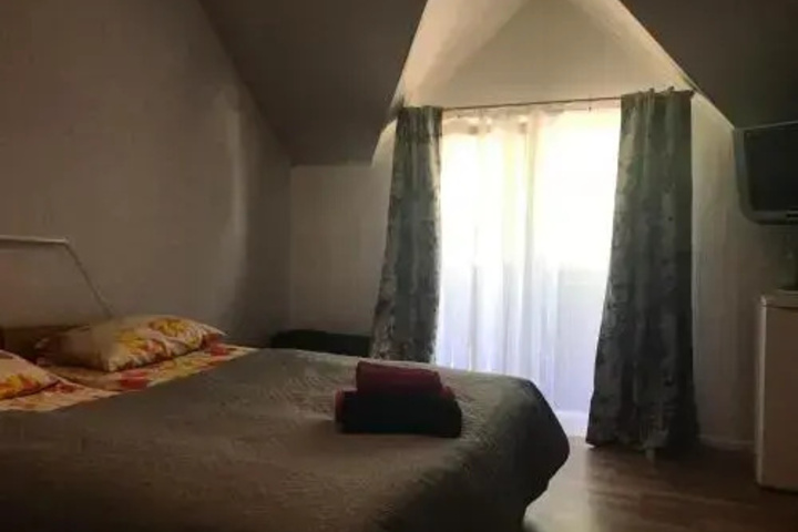 Room 5 of 9