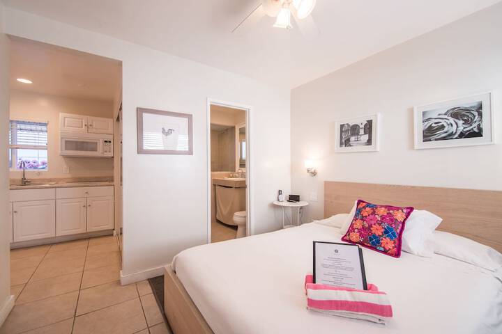 Room 2 of 33