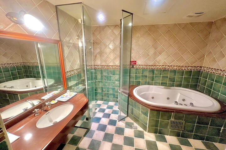 Room 15 of 23