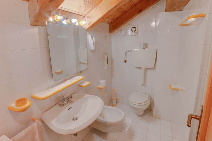 Room 15 of 18