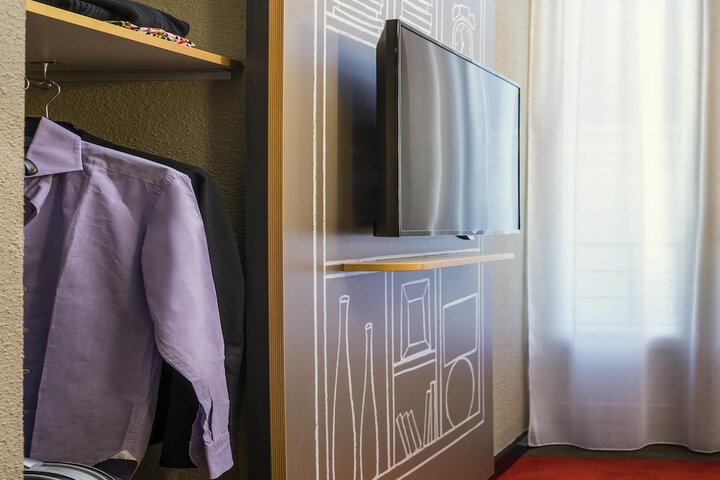Room 6 of 42