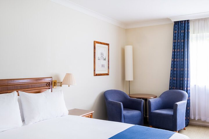 Room 14 of 189
