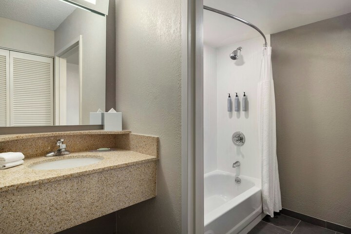 Room 15 of 37