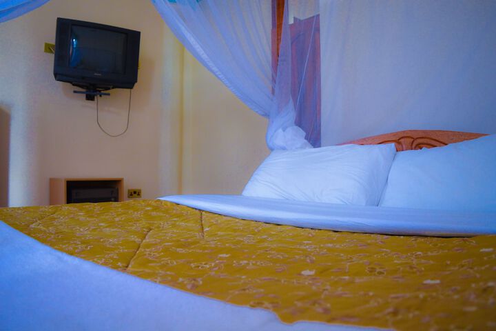 Room 2 of 43