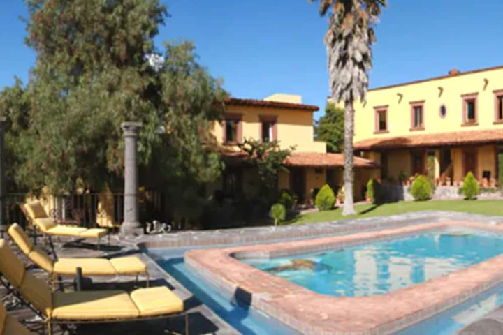 Pool Hotel