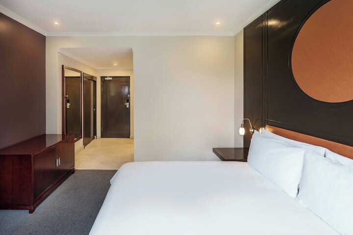 Room 14 of 128