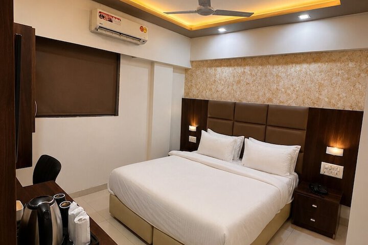 Room 12 of 30