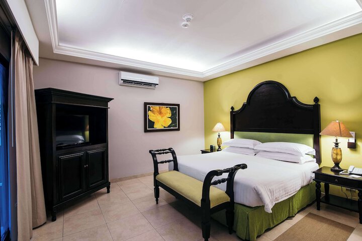 Room 14 of 163