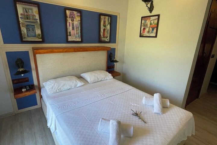 Room 4 of 44