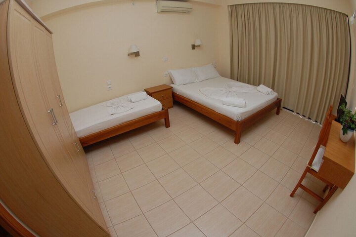 Room 11 of 35