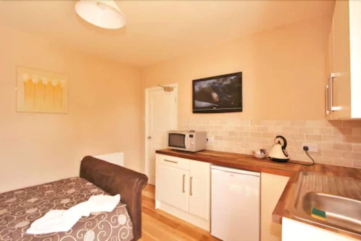 Room 10 of 28