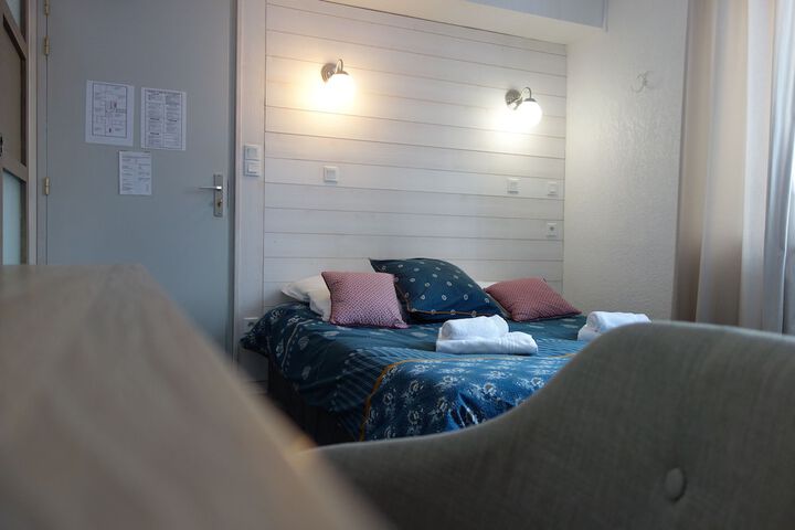 Room 11 of 18