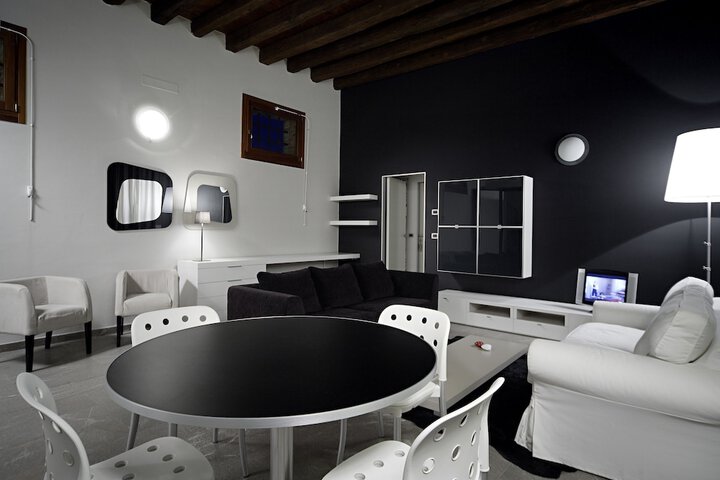 Room 22 of 42
