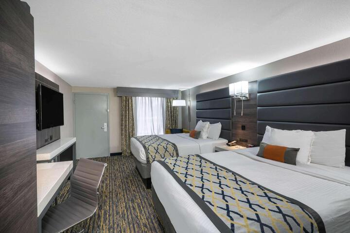 Double Deluxe King Bed (3 of 21)