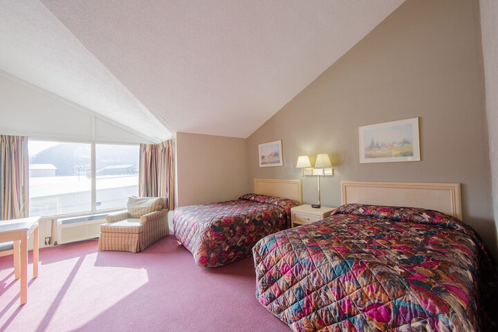 2 Double Beds (4 of 10)