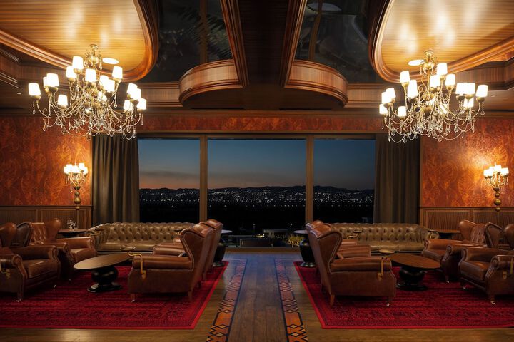 Lounge 102 of 107