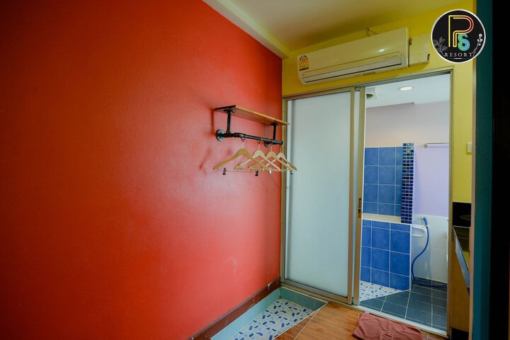 Room 5 of 25