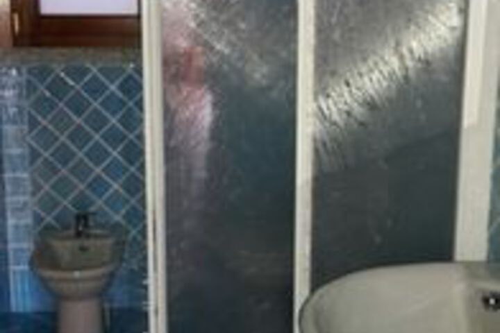 Room 6 of 32