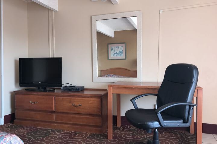 Room 9 of 16