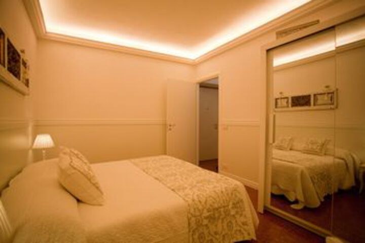 Room 7 of 18