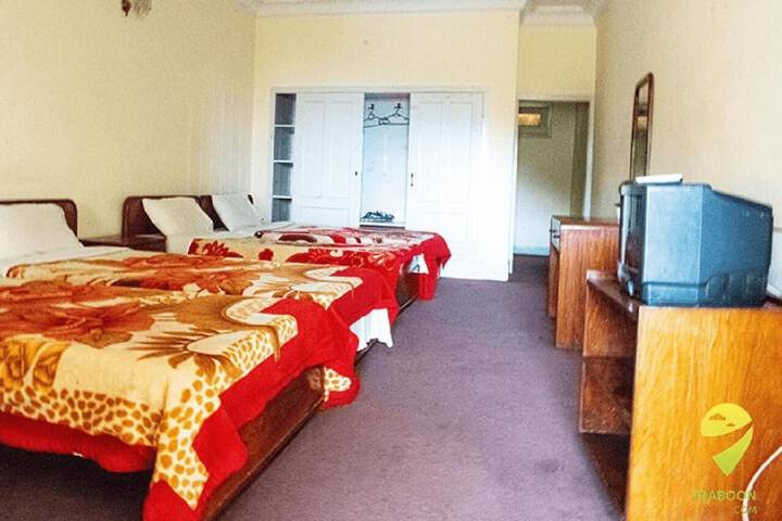 Room 9 of 12