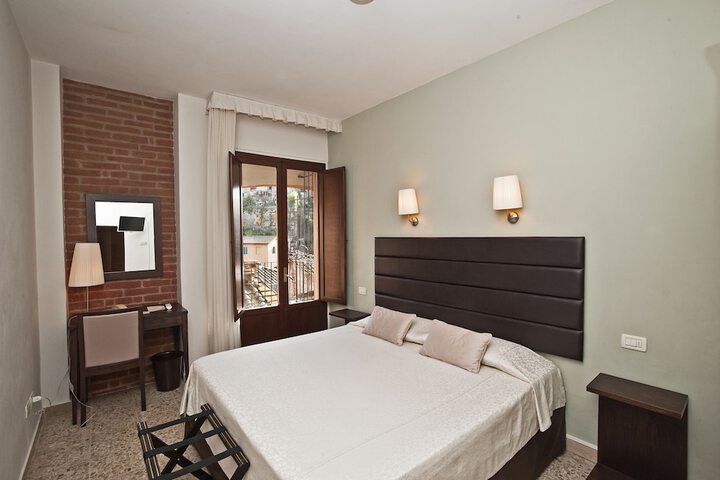 Room 14 of 38