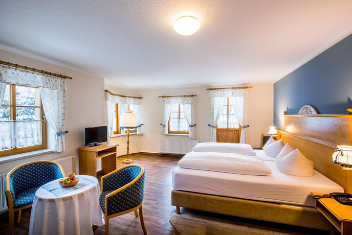 Room 10 of 42