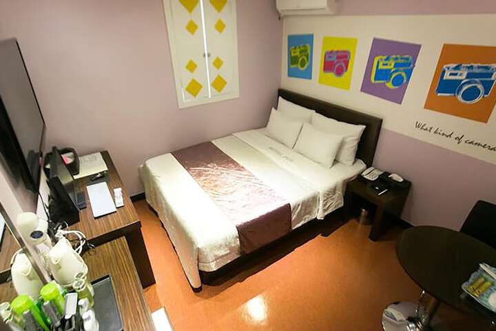 Room 14 of 42