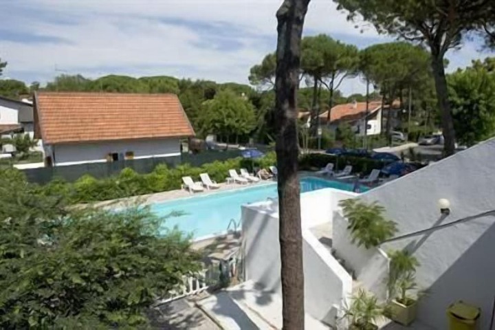 Pool Hotel