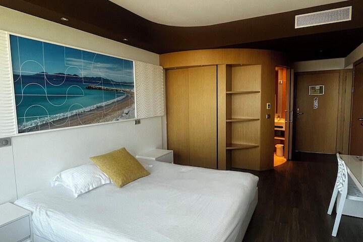 Room 7 of 35