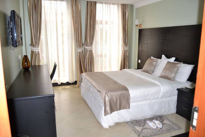 Room 5 of 33