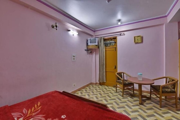 Room 5 of 12