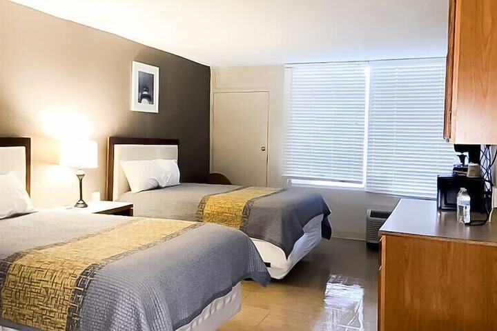 Deluxe 2 Double Beds (3 of 9)