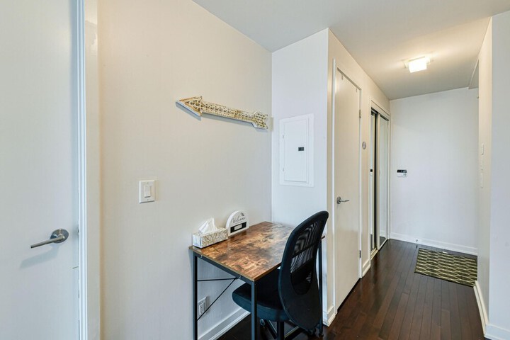 Room 115 of 174