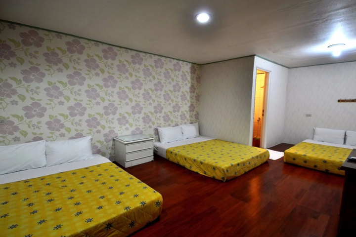 Room 4 of 23